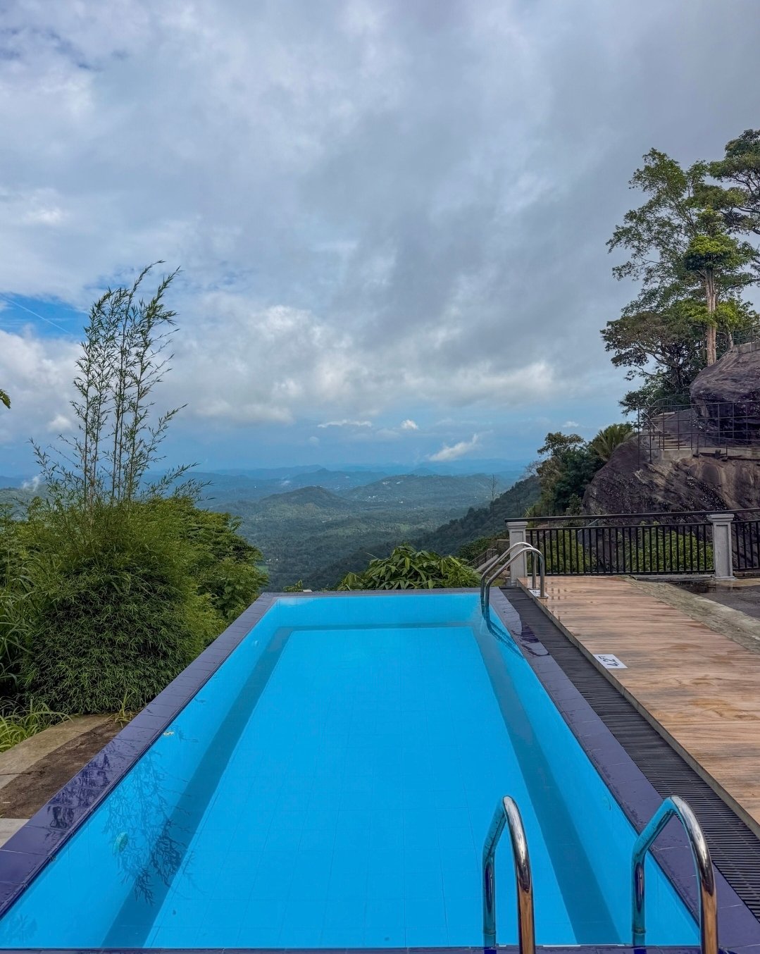 Misty Hills Villa - Infinity Pool